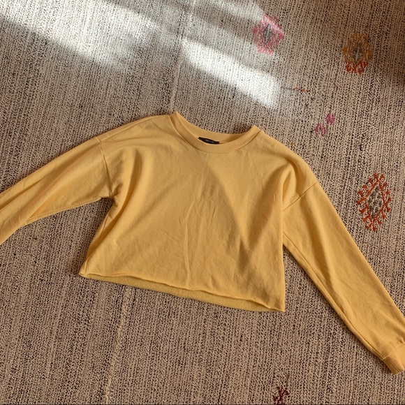 Forever 21 Tops - 💗 Yellow cropped cut off long sleeve pullover